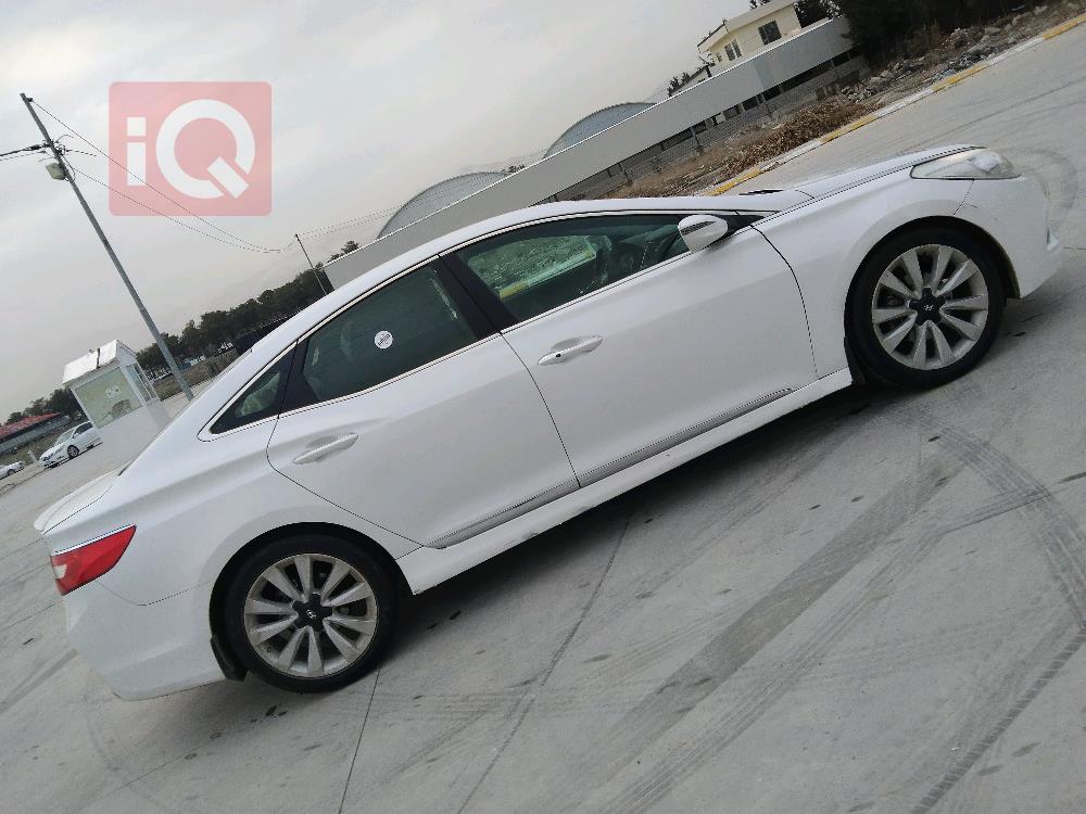 هيونداي أزيرا